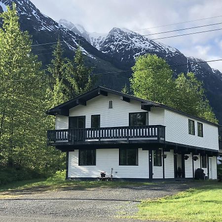 Bear Valley Guesthouse Stewart Exterior photo