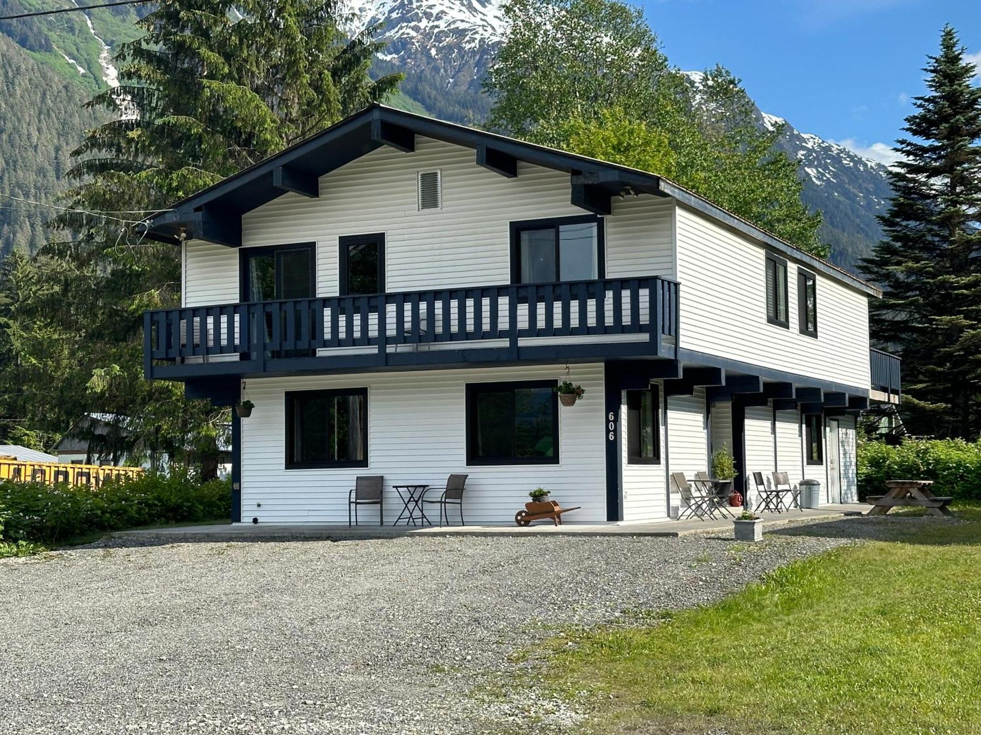 Bear Valley Guesthouse Stewart Exterior photo